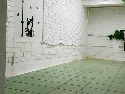 комерційна за адресою Валентинівська вул. (Блюхера), 25