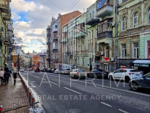 комерційна за адресою Михайлівська пл., 1