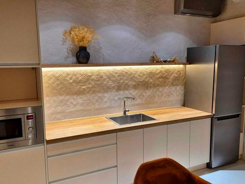 комерційна за адресою Кудрявська вул., 16