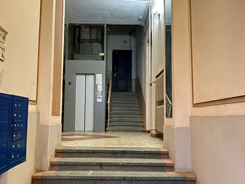 комерційна за адресою Костельна вул., 7