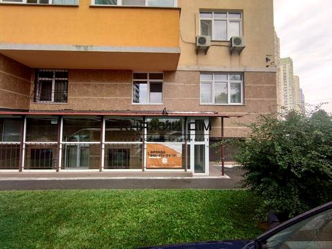 комерційна за адресою Воскресенська вул., 12-Г