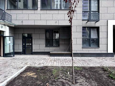 комерційна за адресою Севастопольська пл., 4