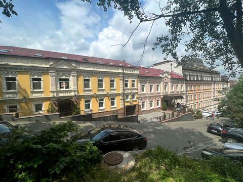 комерційна за адресою Ігорівська вул., 1/8
