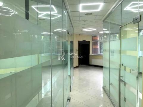 комерційна за адресою Лесі Українки бульв., 7-Б