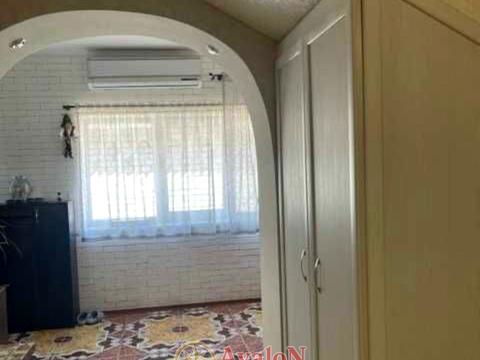 будинок за адресою лінія 48-та вул., 6