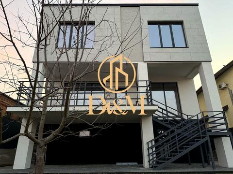 будинок за адресою Листопадна вул.