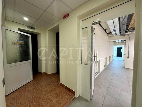 комерційна за адресою Володимирська вул., 6