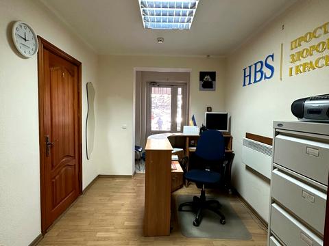 комерційна за адресою Дарницький бульв., 8