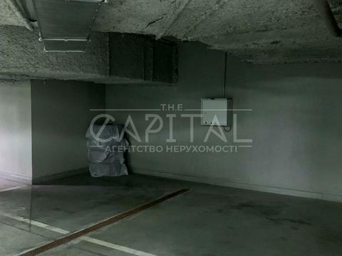 паркомісце за адресою Саперне Поле вул., 3