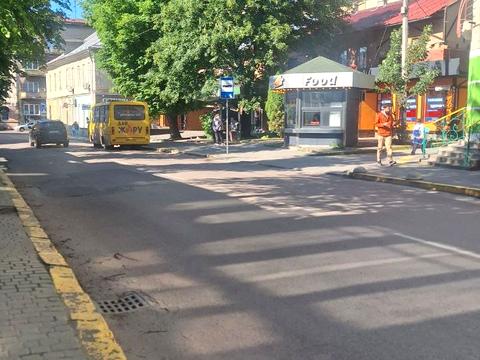 коммерческая по адресу Евгения Коновальца ул., 12