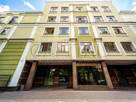 комерційна за адресою Григорія Кочура вул. (Олександра Пироговського), 19