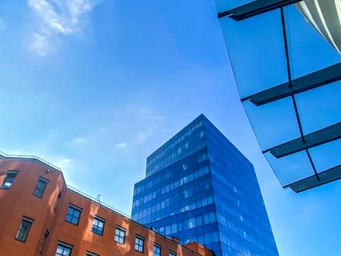 комерційна за адресою Королеви Єлизавети ІІ вул. (Глинки), 1