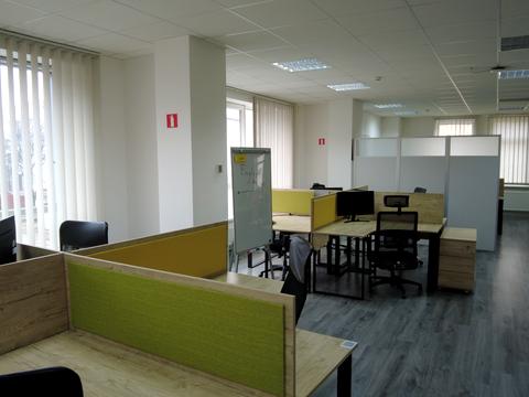 комерційна за адресою Кам'янецька вул., 1