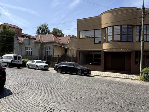 будинок за адресою Михайла Грушевського вул.