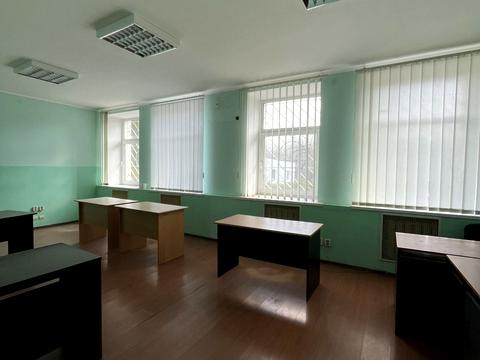 комерційна за адресою Степана Чобану вул. (Добровольського), 1
