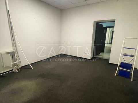 комерційна за адресою Дніпровська набережна вул., 13
