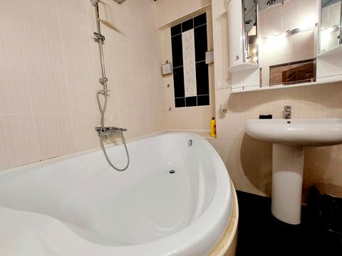квартира за адресою Івана Левинського вул., 12