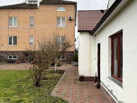 будинок за адресою Квітнева вул.