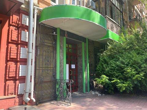 комерційна за адресою Богдана Хмельницького вул., 84
