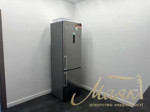 комерційна за адресою Джона Маккейна вул., 1