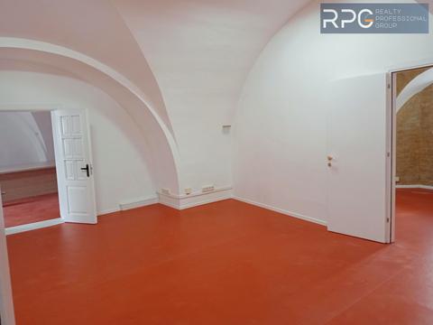 комерційна за адресою Рибальська вул., 22