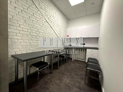 комерційна за адресою Максимовича Михайла, 8