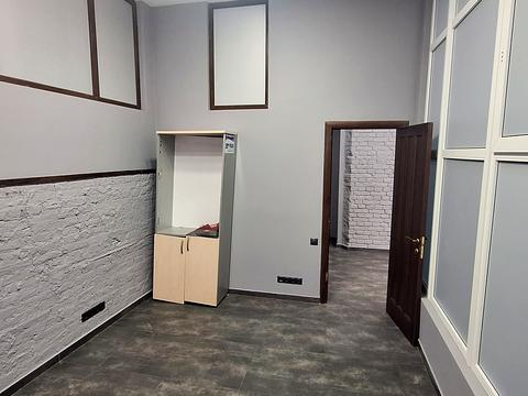 комерційна за адресою Академіка Богомольця вул., 5