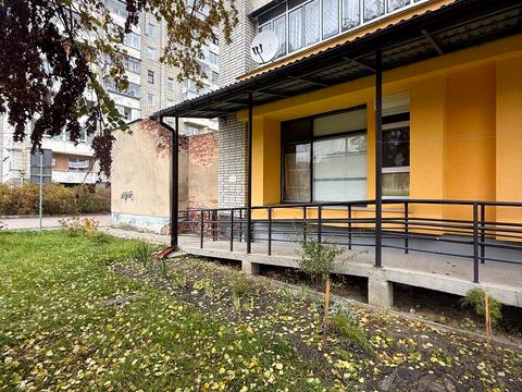 комерційна за адресою Івана Миколайчука вул., 24