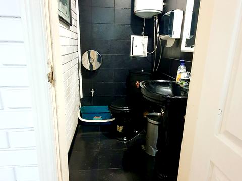 комерційна за адресою Українська вул., 48