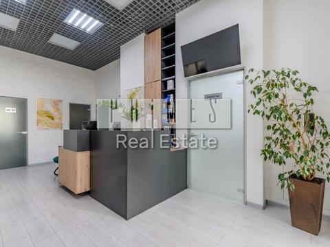 комерційна за адресою Андрія Верхогляда вул. (Михайла Драгомирова), 15