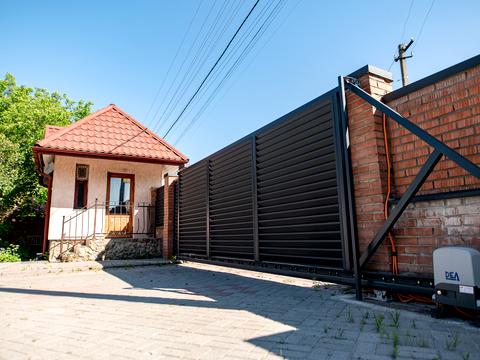 комерційна за адресою Євгена Чикаленка вул., 26