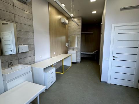 комерційна за адресою 11-та Лінія вул., 4