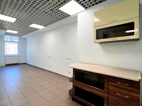 комерційна за адресою Володимирська вул., 40