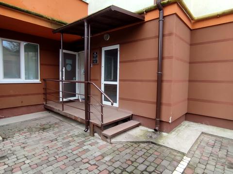 комерційна за адресою вул. Дворецька, 46