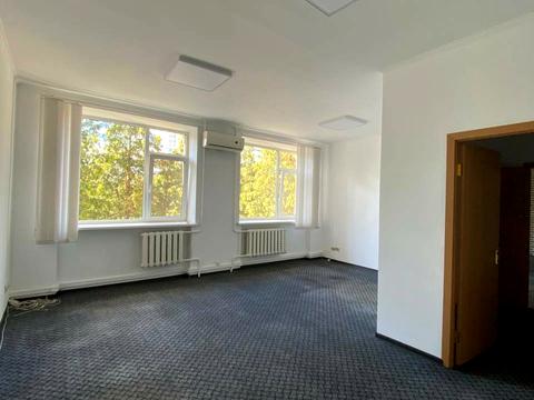 комерційна за адресою Академіка Євгена Лазаренка вул., 8