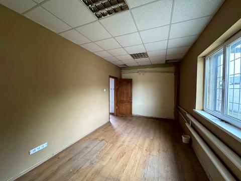 комерційна за адресою Нововокзальна, 1