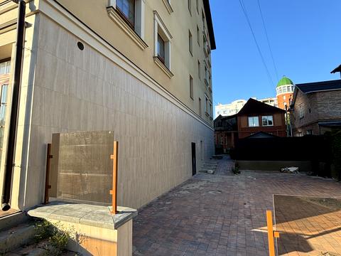 комерційна за адресою Шевченка вул., 9