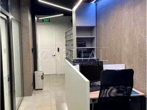 комерційна за адресою Жилянська вул., 118