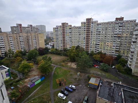 квартира за адресою Ревуцького вул., 18