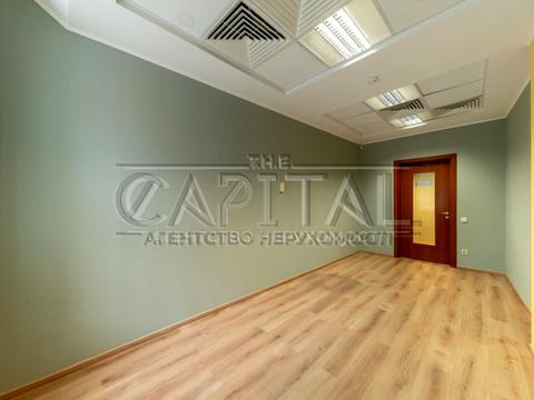 комерційна за адресою Дмитрівська вул., 94