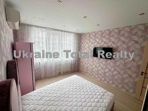 квартира за адресою Анни Ахматової вул., 30