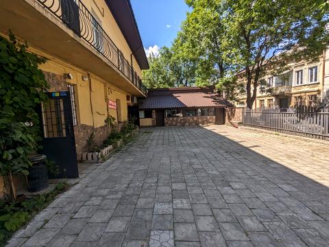 комерційна за адресою Львів, Якова Остряниці вул., 4