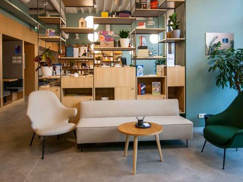 комерційна за адресою Хрещатик вул., 16