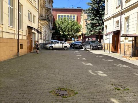 комерційна за адресою Туган-Барановського М., 16