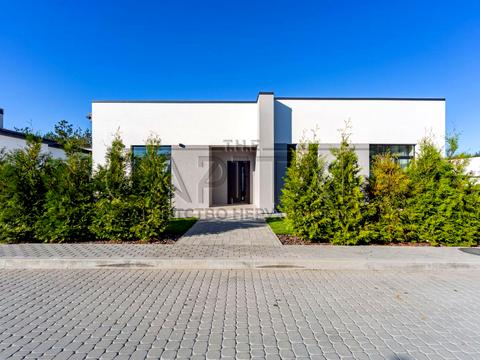 будинок за адресою с. Дмитрівка, привітна