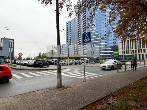 комерційна за адресою Миколи Міхновського бульв. (Дружби Народів), 18/7
