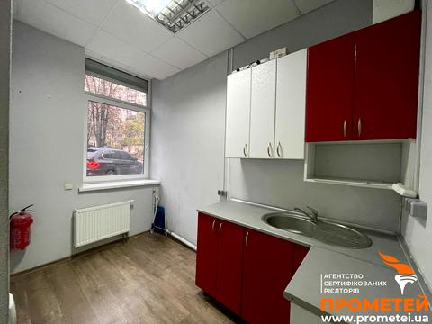 комерційна за адресою Вадима Гетьмана вул., 30-Б
