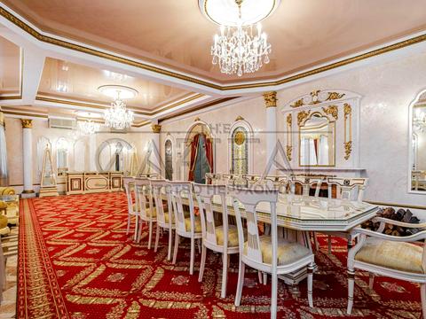 комерційна за адресою Патріарха Володимира Романюка вул. (Жовтнева), 2Б