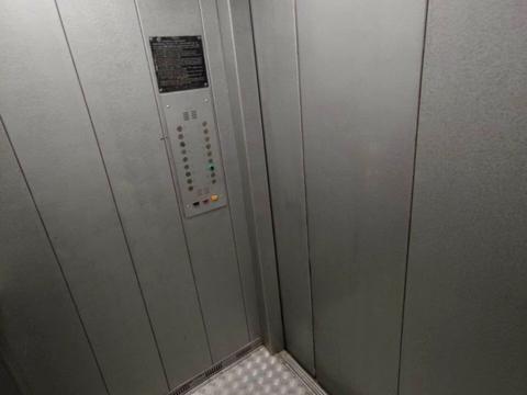 комерційна за адресою Тростянецька вул., 49