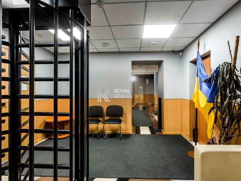 комерційна за адресою Воздвиженська вул., 43